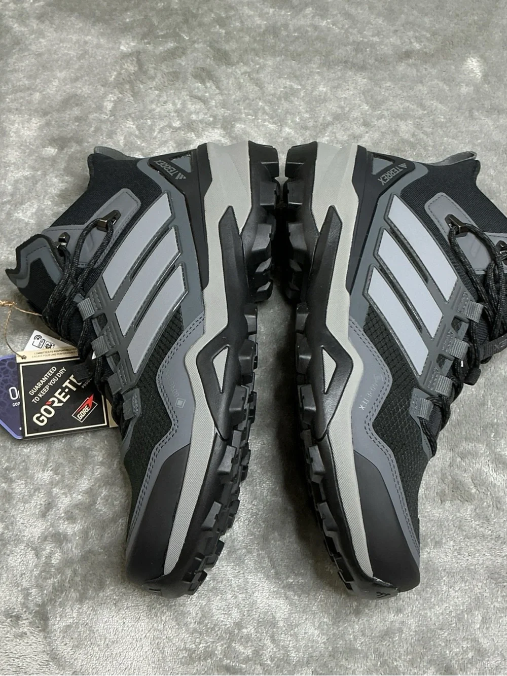 adidas Terrex Skychaser Gore-tex Mid Top Hiking boots Shoes Women’s size 8.5